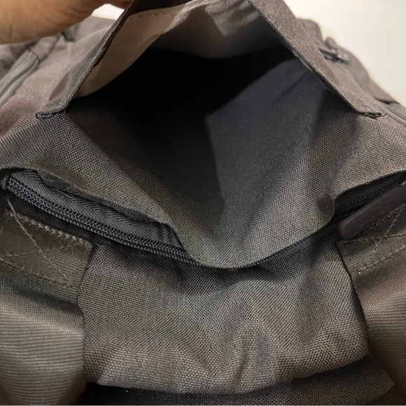 Miniso Mini Laptop Bag - Picture 3 of 7